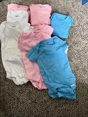 Gerber Onesies White, Pink & Light Blue Sizes 0-3 3-6 and 6-9 months